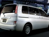 Toyota Isis 13