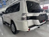 Mitsubishi Pajero 2