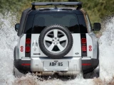 Land Rover Defender 4