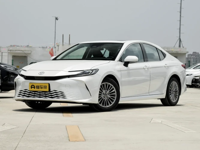 Toyota Camry 2.0 гибрид