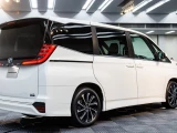 Toyota Noah 4