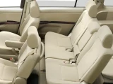 Toyota Isis 5