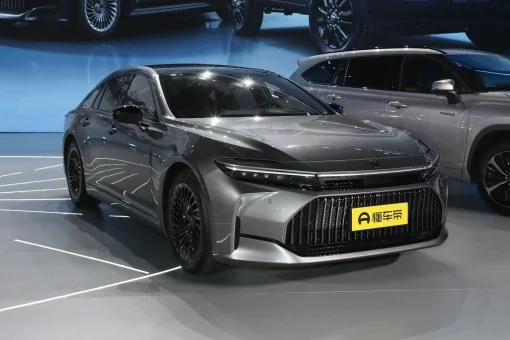 Toyota Crown седан