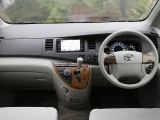 Toyota Isis 8