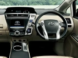 Toyota Prius Alpha 11